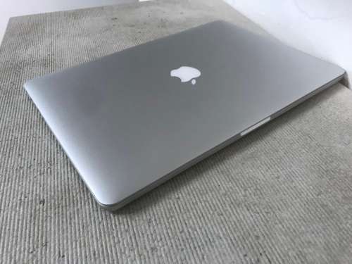2015 Apple MacBook Pro with intel I7 (15-inch, 16GB RAM, 256GB SSD)- Silver